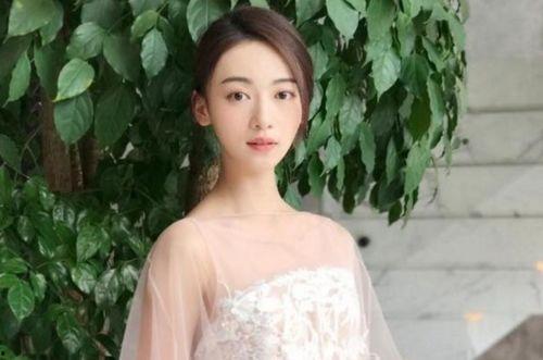 反串模仿女明星网红视频,笑料百出，趣味横生