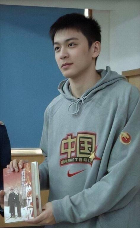 明星网红的书包叫什么,明星网红书包背后的时尚传奇