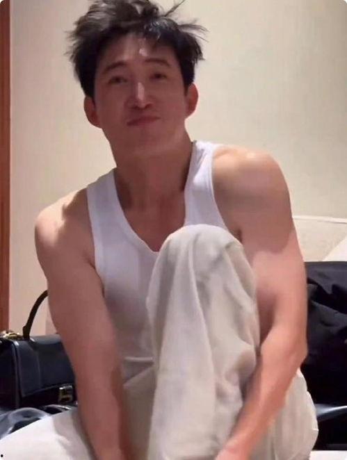 男明星网红腹肌图片高清,男明星网红高清腹肌图惊艳亮相