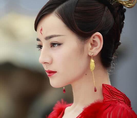和明星网红合作的女星,与明星网红携手共舞的女星风采录