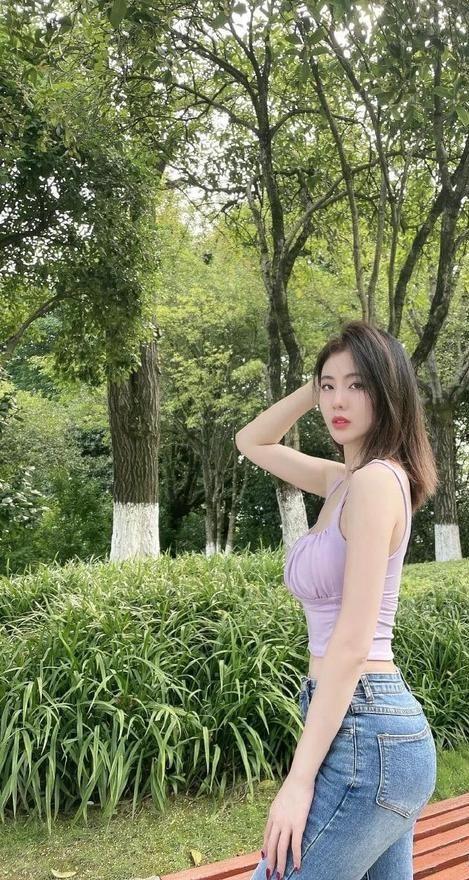 明星网红身材照图片女生,揭秘明星网红的完美曲线