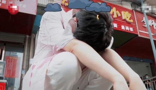 女明星网红求助路人视频,路人出手相助，温情瞬间引网友热议