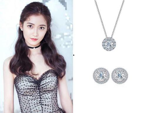 戴卡地亚饰品的明星网红,明星网红演绎璀璨时尚传奇