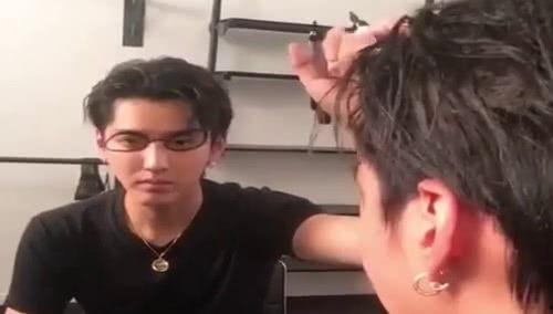 台湾明星网红抖音直播,魅力四射吸粉无数