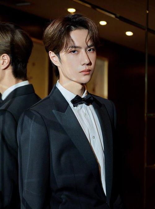 三四线明星网红男粉丝,男粉丝的狂热追随与情感寄托