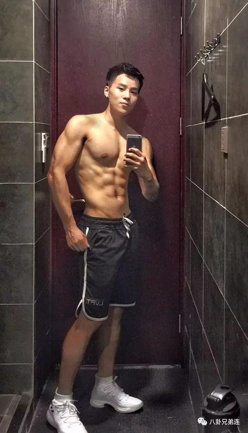 男明星网红腹肌照全身
