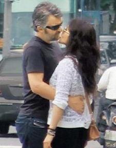 街头接吻明星网红叫什么,揭秘当红明星网红的甜蜜瞬间