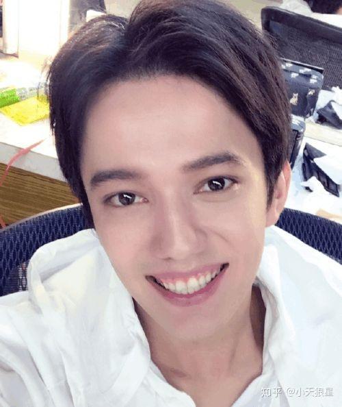 钱都在明星网红手里吗,明星网红财富聚集现象解析