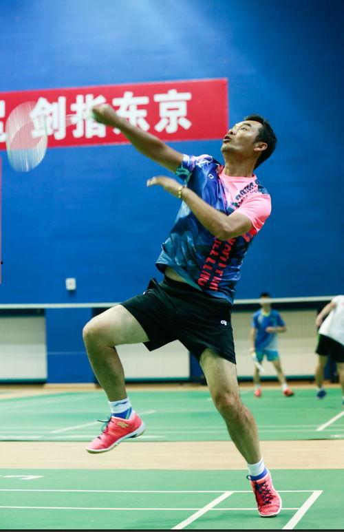 明星网红打羽毛球,明星网红挥拍竞技，激情四溢的羽毛球盛宴