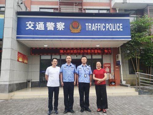 情侣点赞明星网红文案,情侣点赞明星网红，见证爱情甜蜜瞬间