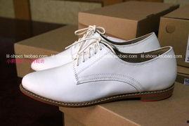 明星网红男款白色鞋子,明星网红同款白色鞋履风采展示